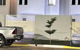 Sobrado com garagem